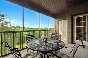 T Time Getaway - Overlooking Golf Views!