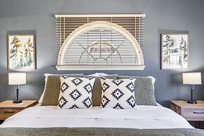 T Time Getaway - Overlooking Golf Views!