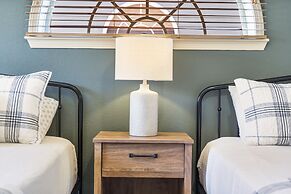 T Time Getaway - Overlooking Golf Views!