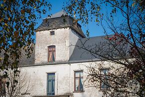 Le Domaine Du Château Blanc à 10 minutes de Pairi Daiza