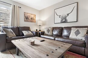 Urban Farmhouse - Refreshing Pool!