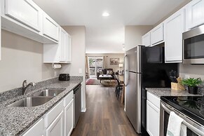 Urban Farmhouse - Refreshing Pool!