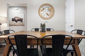 Urban Farmhouse - Refreshing Pool!