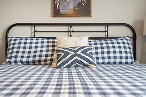 Urban Farmhouse - Refreshing Pool!