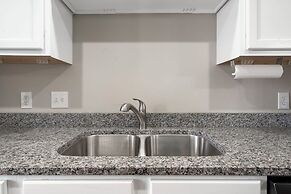 Urban Farmhouse - Refreshing Pool!