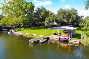 Waterside Dream - Waterfront Home on Lake LBJ