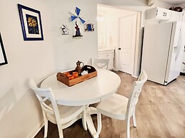 Windmill Cottage at Abbey Springs Near Lake & Shops!