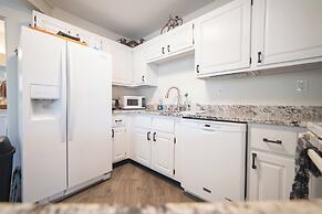 Windmill Cottage at Abbey Springs Near Lake & Shops!