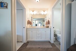 Windmill Cottage at Abbey Springs Near Lake & Shops!