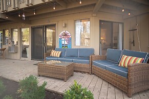 Windmill Cottage at Abbey Springs Near Lake & Shops!