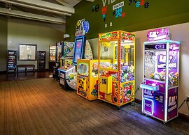 Windmill Cottage at Abbey Springs Near Lake & Shops!