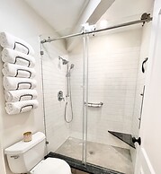 Windmill Cottage at Abbey Springs Near Lake & Shops!