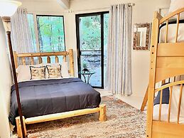 Windmill Cottage at Abbey Springs Near Lake & Shops!