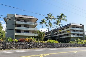 Honu Hale Minutes Away From the Beach!