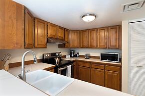 Honu Hale Minutes Away From the Beach!