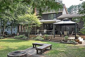 Whispering Pines Riverside Getaway