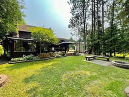 Whispering Pines Riverside Getaway