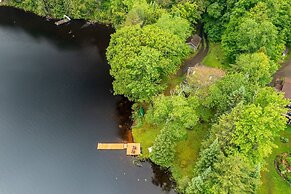 Bear Essentials Lakefront Hideaway