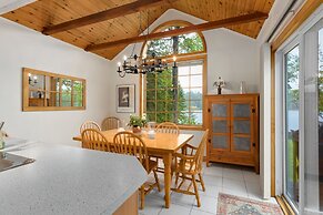 Bear Essentials Lakefront Hideaway