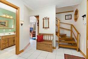 Bear Essentials Lakefront Hideaway