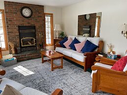 Bear Essentials Lakefront Hideaway