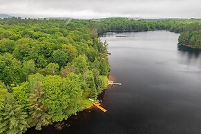 Bear Essentials Lakefront Hideaway