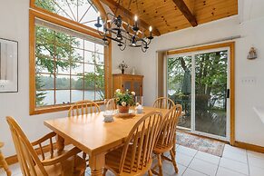 Bear Essentials Lakefront Hideaway