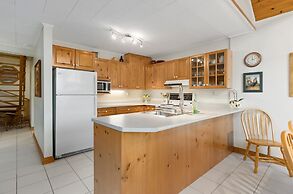 Bear Essentials Lakefront Hideaway