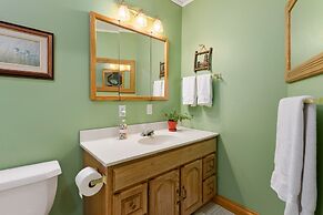 Bear Essentials Lakefront Hideaway