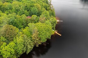 Bear Essentials Lakefront Hideaway