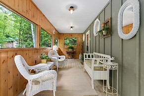 Bear Essentials Lakefront Hideaway