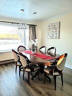 Pines Bay Waterfront Cottage With Hot tub