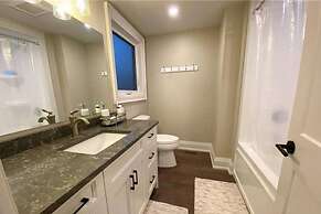 Chemong Lake Cottage w Private Boat Launch
