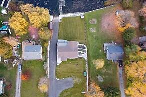 Chemong Lake Cottage w Private Boat Launch