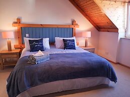 4 Bedroomed Holiday Home Close to the Beach