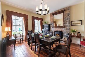 8 Bedroomed House Steeped in History