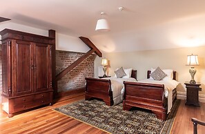 8 Bedroomed House Steeped in History