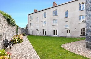 8 Bedroomed House Steeped in History