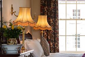 8 Bedroomed House Steeped in History