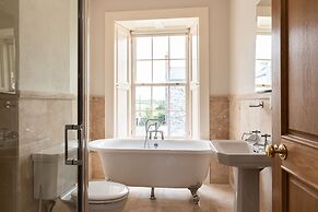 8 Bedroomed House Steeped in History