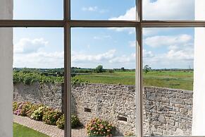 8 Bedroomed House Steeped in History