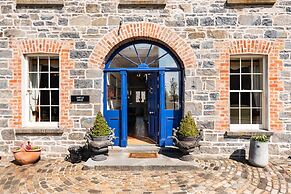 8 Bedroomed House Steeped in History