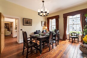 8 Bedroomed House Steeped in History