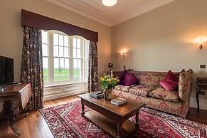 8 Bedroomed House Steeped in History