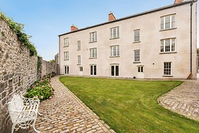 Beautifully Restored Soldier s Barracks to Sleep 10 People