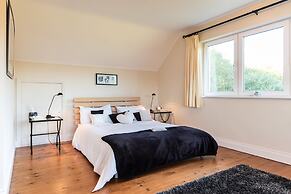 A Split-level Spacious Home With sea Mountain Views