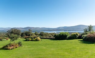 A Split-level Spacious Home With sea Mountain Views