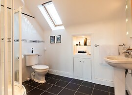 A Split-level Spacious Home With sea Mountain Views