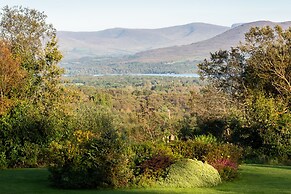 A Split-level Spacious Home With sea Mountain Views