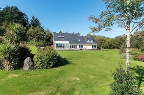 A Split-level Spacious Home With sea Mountain Views